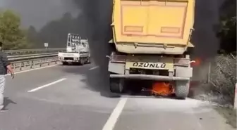 Şile'de Seyir Halindeki Kamyonda Yangın Çıktı