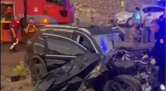 Şırnak'ta Midibüs ve Cip Kafa Kafaya Çarpıştı: 4 Yaralı