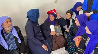 Fatma Betül Sayan Kaya, Şehit Polis Memurunun Ailesini Ziyaret Etti