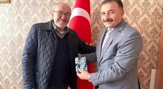 45 Yıl Sonra Öğretmen Sözünü Tutarak Öğrencisini Duygulandırdı