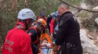 Kemer'de Düşen Polonyalı Turist Kurtarıldı