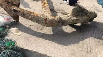 Ezine'de Balıkçıların Ağına 3 Tonluk Çapa Takıldı