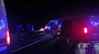 Çorum'da Minibüs ve Kamyonet Çarpıştı: 7 Yaralı