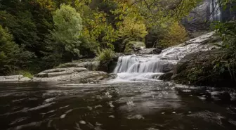 Suuçtu Şelalesi Sonbaharda Ziyaretçi Akınına Uğruyor