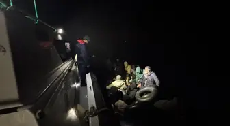 İzmir Açıklarında Düzensiz Göçmenler Kurtarıldı ve Yakalandı