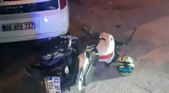 Adıyaman'da Motosiklet Park Halindeki Araca Çarptı: 1 Yaralı