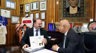 Prof. Dr. Ahmet Nezih Kök, Erzurum Temalı Koleksiyonu ile Büyük Gümüş Madalya Kazandı