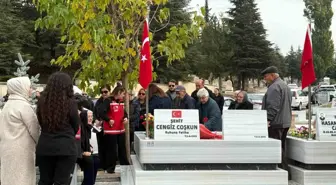 TUSAŞ'a düzenlenen terör saldırısı şehitleri yıl dönümünde kabri başında anıldı