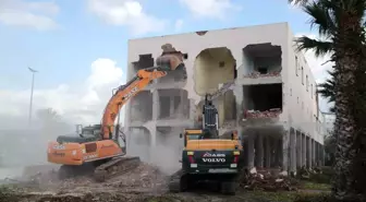 Izmir Aliağa'da Gastronomi Merkezi İçin Yıkım Başladı