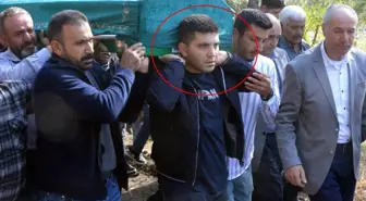 Babasının öldürdüğü annesinin tabutunu taşıdı