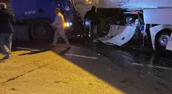 Bilecik'te Tur Otobüsü ile Tır Çarpıştı: 20 Yaralı