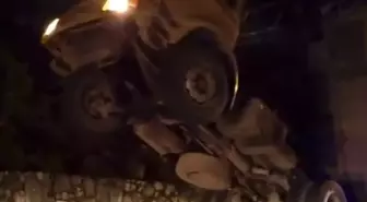 Bolu'da Kamyon KGYS Direğine Çarptı, Sürücü Kurtarıldı