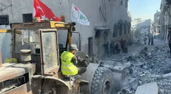 İHH Gazze'de Enkaz Kaldırma ve Su Dağıtımı Yapıyor