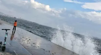 İstanbul'da Şiddetli Rüzgar Sahilde Etkili Oldu