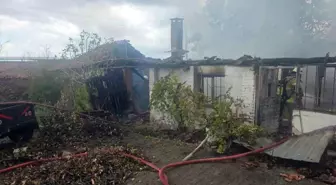 Bergama'da Çıkan Yangında 91 Yaşındaki Kadın Hayatını Kaybetti