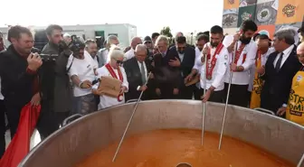 Kayseri Gastronomi Günleri'nde 1 Ton Pastırmalı Gömeç Kuru Fasulye Dağıtıldı