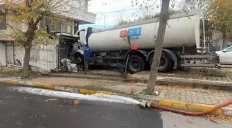 Küçükçekmece'de İSKİ Tankeri İş Yerine Girdi