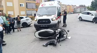Manavgat'ta Motosiklet ve Otomobil Çarpıştı: 1 Yaralı