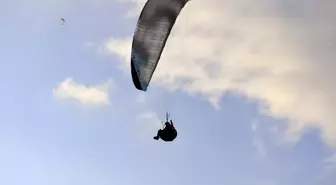 Fethiye'de 25. Uluslararası Ölüdeniz Hava Oyunları Festivali Devam Ediyor