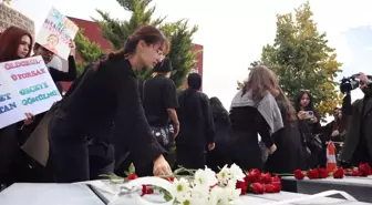 Öğrenciler Kadına Şiddete Karşı Yürüdü