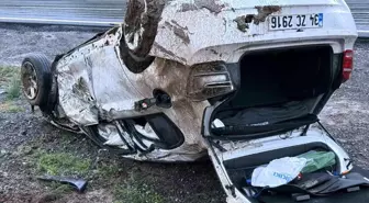 Sakarya'da Otoyolda Takla Atan Otomobilin Sürücüsü Yaralandı