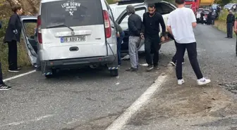 Artvin'de Zincirleme Trafik Kazası: 4 Yaralı
