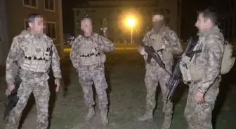 Emniyetin duvarına tırmanan şahıs ekipleri alarma geçirdi! Savunması inanılmaz