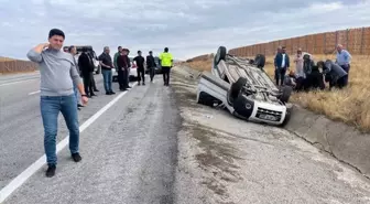 Erzincan'da Takla Atan Araçta 1'i Ağır 4 Yaralı