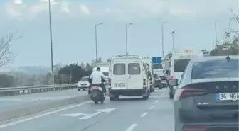 Esenyurt'ta Motosikletli Saldırganlar Minibüse Saldırdı