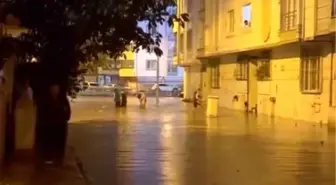 İstanbul'da Sağanak Yağış Hayatı Felç Etti