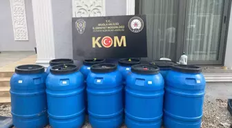 Fethiye'de Kaçak İçki Operasyonu: 1 Ton Etil Alkol ve 2 Ton Sahte Şarap Ele Geçirildi