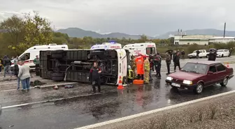 Bartın'da Tekstil İşçilerini Taşıyan Midibüs Devrildi: 1 Ölü, 19 Yaralı