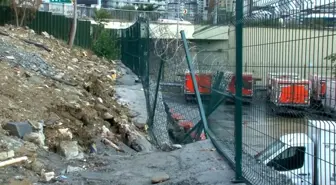 Küçükçekmece'de Dondurma Fabrikasının İstinat Duvarı Sağanak Yağışla Çökme Tehlikesi Geçirdi