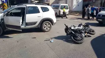 Antalya'da Otomobil ve Motosiklet Çarpıştı: Bir Yaralı