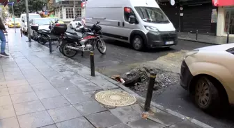 İstanbul'da Sağanak Yağış Yolda Çökmelere Neden Oldu