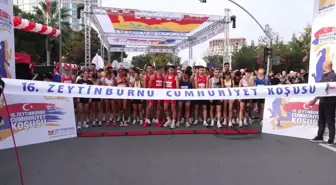 Zeytinburnu'nda Cumhuriyet Koşusu Coşkusu