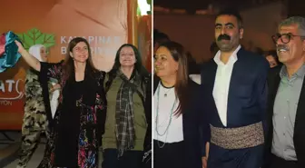 Belediye eş başkanları Koma Amed konserinde halay çekti