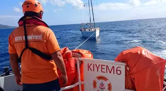 Bodrum'da Sürüklenen Yelkenli Tekne Kurtarıldı