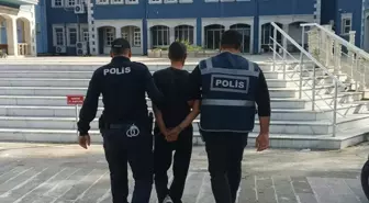 Foça'da Büfeye Giren İki Şüpheli Yakalandı
