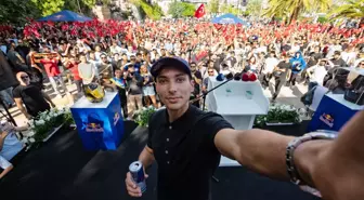 Dünya Şampiyonu Toprak Razgatlıoğlu'na coşkulu karşılama