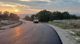 Edirne'de Köy Yollarına Sıcak Asfalt Çalışmaları Devam Ediyor