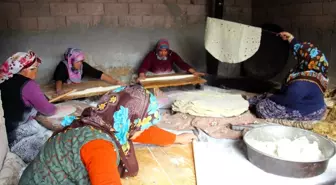 Kahramanmaraş'ta Kadınlar Kış Ekmeği İçin İmece Usulü Bir Araya Geliyor