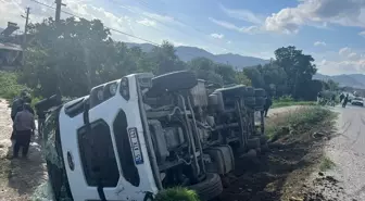 İzmir Kiraz'da Kamyon Devrildi, 1 Yaralı