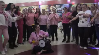 Kurduğu ritim grubuyla, kendisi gibi hasta kadınlara destek oluyor