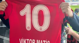 Macaristan Büyükelçisi Viktor Matis, Gençlerbirliği Maçında Tribündeydi