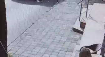 Maltepe'de Minibüs Yayaya Çarptı: 76 Yaşındaki Kadın Hastaneye Kaldırıldı