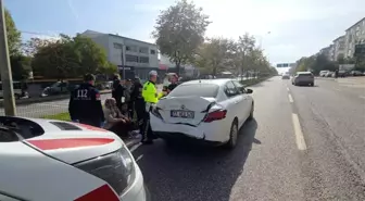 Bursa'da Tır, Kırmızı Işıkta Bekleyen Otomobile Çarptı