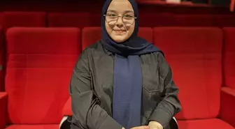 Şevval Çakar, 'Şev-Voll 1: İ.H.(a)L.e Bana Kaldı' Gösterisiyle Tiyatro Sahnesine İmza Attı