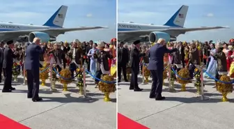 Trump, Malezya'da uçaktan iner inmez dansa başladı