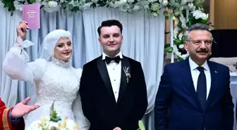 Eskişehir Valisi, Polis Çiftin Nikah Şahitliğini Yaptı